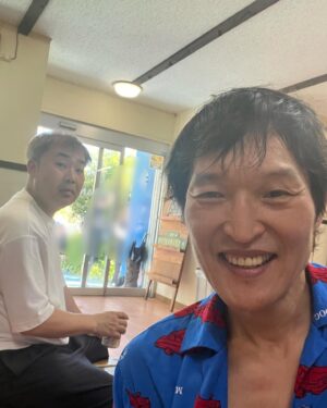 Chihara Junia Instagram - のんちゃんとマッタリ。

#フットボールアワー岩尾