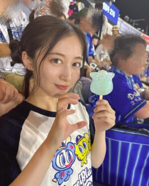 Chihiro Kawakami Instagram - 🏟️⭐️

ハマスタ行ってきました！

野球初観戦のあーのんと💚
めっちゃ楽しんでくれてて可愛かったし
最後には阪神が負けて悔しがるくらいには仕上がってました🐯笑

結果はまけほーでしたが
毎日暑い中試合されてる選手の皆さんにあっぱれでした⚾️!!

DB.スターマンのもっちりアイス美味しかった😳💎

#阪神タイガース #denaベイスターズ 
#横浜スタジアム #アイス #ハマスタ 
#アイドルフェスを経験したあとだからこそ
#暑い中スポーツしてる凄さを感じた #感謝