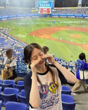 Chihiro Kawakami Instagram - 🏟️⭐️

ハマスタ行ってきました！

野球初観戦のあーのんと💚
めっちゃ楽しんでくれてて可愛かったし
最後には阪神が負けて悔しがるくらいには仕上がってました🐯笑

結果はまけほーでしたが
毎日暑い中試合されてる選手の皆さんにあっぱれでした⚾️!!

DB.スターマンのもっちりアイス美味しかった😳💎

#阪神タイガース #denaベイスターズ 
#横浜スタジアム #アイス #ハマスタ 
#アイドルフェスを経験したあとだからこそ
#暑い中スポーツしてる凄さを感じた #感謝
