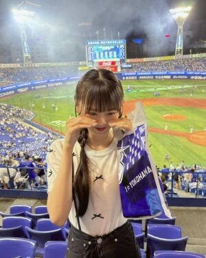 Chihiro Kawakami Instagram - 🏟️⭐️

ハマスタ行ってきました！

野球初観戦のあーのんと💚
めっちゃ楽しんでくれてて可愛かったし
最後には阪神が負けて悔しがるくらいには仕上がってました🐯笑

結果はまけほーでしたが
毎日暑い中試合されてる選手の皆さんにあっぱれでした⚾️!!

DB.スターマンのもっちりアイス美味しかった😳💎

#阪神タイガース #denaベイスターズ 
#横浜スタジアム #アイス #ハマスタ 
#アイドルフェスを経験したあとだからこそ
#暑い中スポーツしてる凄さを感じた #感謝