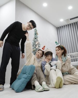 Children Chiu Instagram - 奇怪🤔為什麼女生怎麼愛🎄聖誕節？？

#端午節不好嗎