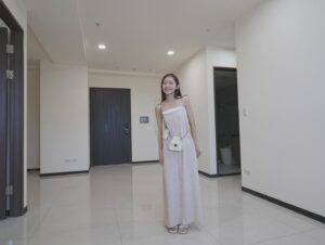 Children Chiu Instagram - 【志恒&品妤🏠夢想小宅】

各位！我們終於有一間自己的工作室啦！

在中壢的小房間裡拍片也已經六年了，終於下定決心租一個大一點的地方，跟我的新夥伴🌷品妤Baby一起往夢想前進！

但目前的工作室就如大家所見…相當空曠呢！

如果廠商有各種🛋️傢俱、家電想要合作曝光，歡迎與我聯繫，我們一定盡力配合！

👩🏻‍🎨軟裝師、室內設計師最近有空的！也可以跟我們講喔！

感謝大家🥹🥹🥹

📪聯絡信箱：blackdotchildren0704@gmail.com

（也可以用IG、FB私訊我們，我們都看得到喔！）

#熱血之餘 真的是好多錢錢呀🥲🥲