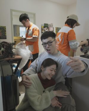 Children Chiu Instagram - 給大家看一下我們搬家的影片

下次你們要搬，可以找創勝包裝 @vvipmoving 真的超爽！
我們啥也沒幹，他們就幫我們從打包、運送到歸位，通通搞定👏🏻

連最難搞的模型都可以完美運送！

我們15坪的空間，他們就來了8個人，大約四個小時，就通通幫我們分類打包完成📦
到新家之後歸納師還幫我們組裝歸位完畢喔！竟然有這麼爽的搬家？

創勝包裝 @vvipmoving 品妤志恒真心推薦🫶🏻

#創勝包裝 #精緻搬家 #搬家