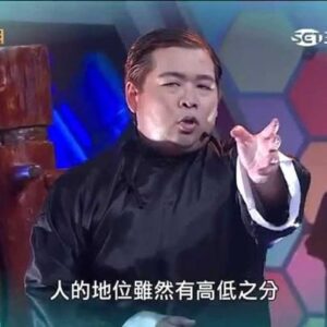 Children Chiu Instagram - 【致山豬】

剛剛得知，山豬的消息，我真的很難過

八年前 大學生 結束之後，我輾轉在各大節目有一搭沒一搭的演出，是最不起眼的存在

當時我的前輩-山豬，是待我最好的

每次節目演出，劇本都是他一個人熬夜寫出來的，隔天早上再讓我們這些晚輩，講他寫好的台詞，他明明可以都寫自己，讓自己有更多曝光，但他還是選擇讓我們發揮，把笑點做在我們身上，自己被虧「山豬，你怎麼越來越不好笑啦?」 

這些我都記在心裡

有一次節目結束，我們在外面聊天 

「山豬哥，我真的快窮死了....我不知道我還能繼續撐多久？」

他回我：「嗨咖，我跟你講，在這行裡，你沒窮個幾年，你還不敢說自己是諧星呢！我到現在也沒賺多少錢啊！哈哈哈，你這麼年輕又有才華，你一定可以的啦！」

或許你只是隨口說的，但對當時什麼都沒有的我來說，這句話就足以讓我繼續下去

對於有一陣子，網友總是嘲諷山豬不夠努力，我真的極不認同　

我去過山豬家排過劇本，排半小時他就咳了好幾次，他跟我說他身體不行了，他真的不能再繼續下去

我看得到他對喜劇的執著，但他的身體真的不允許了

今天聽到這個消息，我真的很後悔沒有再約你出來吃個飯，聊聊當年上節目的荒唐故事，那個超不像的葉師傅，跟醜到不行的蛋黃哥，我現在看，還是覺得好笑到不行　

山豬，你絕對是個好笑，又努力的喜劇人

我會永遠記得你最好笑的樣子，謝謝你付出的一切

走得這麼突然，真拿你沒辦法呢…