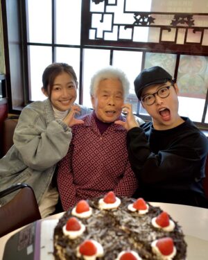 Children Chiu Instagram - 恭賀👵🏻邱嬤生日快樂🎂祝壽起來！