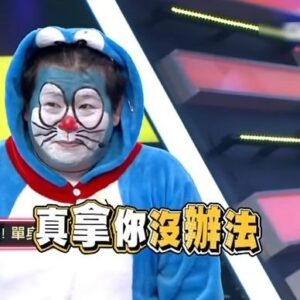 Children Chiu Instagram - 【致山豬】

剛剛得知，山豬的消息，我真的很難過

八年前 大學生 結束之後，我輾轉在各大節目有一搭沒一搭的演出，是最不起眼的存在

當時我的前輩-山豬，是待我最好的

每次節目演出，劇本都是他一個人熬夜寫出來的，隔天早上再讓我們這些晚輩，講他寫好的台詞，他明明可以都寫自己，讓自己有更多曝光，但他還是選擇讓我們發揮，把笑點做在我們身上，自己被虧「山豬，你怎麼越來越不好笑啦?」 

這些我都記在心裡

有一次節目結束，我們在外面聊天 

「山豬哥，我真的快窮死了....我不知道我還能繼續撐多久？」

他回我：「嗨咖，我跟你講，在這行裡，你沒窮個幾年，你還不敢說自己是諧星呢！我到現在也沒賺多少錢啊！哈哈哈，你這麼年輕又有才華，你一定可以的啦！」

或許你只是隨口說的，但對當時什麼都沒有的我來說，這句話就足以讓我繼續下去

對於有一陣子，網友總是嘲諷山豬不夠努力，我真的極不認同　

我去過山豬家排過劇本，排半小時他就咳了好幾次，他跟我說他身體不行了，他真的不能再繼續下去

我看得到他對喜劇的執著，但他的身體真的不允許了

今天聽到這個消息，我真的很後悔沒有再約你出來吃個飯，聊聊當年上節目的荒唐故事，那個超不像的葉師傅，跟醜到不行的蛋黃哥，我現在看，還是覺得好笑到不行　

山豬，你絕對是個好笑，又努力的喜劇人

我會永遠記得你最好笑的樣子，謝謝你付出的一切

走得這麼突然，真拿你沒辦法呢…