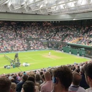 Chino Darín Instagram - Esta semana estuve en Londres en la cancha central de Wimbledon 🎾 
Gracias @stellaartois.ar por llevarnos a ver unos partidazos!
Acá les dejo un fotoresumen de la experiencia en lugares emblemáticos de la Meca del tenis mundial.
PD: Al final bola extra relatando en modo fan el match point de Nole vs Rune 😝