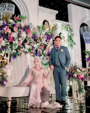 Chintya Cheye Instagram - Terkadang satu langkah kecil bisa membawa perubahan besar. Dan dengan sepatu ini @unificatio.official perubahan besar itu terjadi dalam langkahku bersamanya menuju pelaminan🥹😍🥰🫶🏻 

👠👰🏻‍♀️: @unificatio.official

Sepatu/sandal yg bisa km custome sesuai keinginan kamu!😍 ini aku request warna, request model, request bentuk heels dan ketinggian heels nya🥰😍
