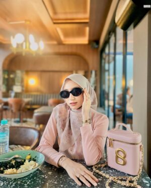 Chintya Cheye Instagram - Pas lagi jamannya makan milih-milih harus yg lagi dipengenin aja, giliran makanannya udah ada depan mata, cuma dimakan 1 sendok, 2 sendok aja😅 masyaallah✨
