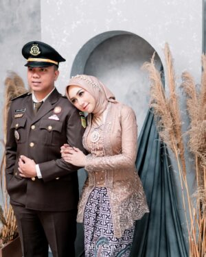Chintya Cheye Instagram - 📷Photographer & Edited: @malycaphoto @malyca.universe 

🏠Studio: @pimotostudio 

👗Attire: @shakiraweddingbogor

💄MUA: Karina @weddingbogor