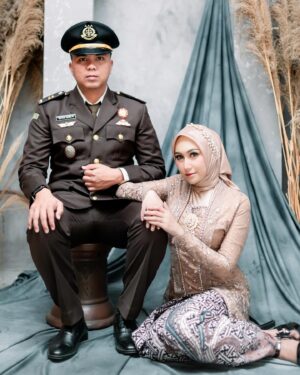 Chintya Cheye Instagram - 📷Photographer & Edited: @malycaphoto @malyca.universe 

🏠Studio: @pimotostudio 

👗Attire: @shakiraweddingbogor

💄MUA: Karina @weddingbogor