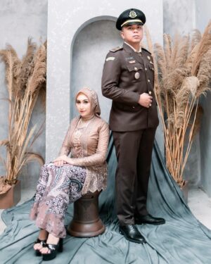 Chintya Cheye Instagram - 📷Photographer & Edited: @malycaphoto @malyca.universe 

🏠Studio: @pimotostudio 

👗Attire: @shakiraweddingbogor

💄MUA: Karina @weddingbogor