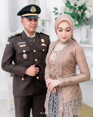Chintya Cheye Instagram - 📷Photographer & Edited: @malycaphoto @malyca.universe 

🏠Studio: @pimotostudio 

👗Attire: @shakiraweddingbogor

💄MUA: Karina @weddingbogor