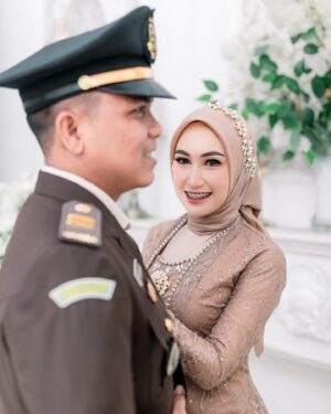 Chintya Cheye Instagram - 📷Photographer & Edited: @malycaphoto @malyca.universe 

🏠Studio: @pimotostudio 

👗Attire: @shakiraweddingbogor

💄MUA: Karina @weddingbogor