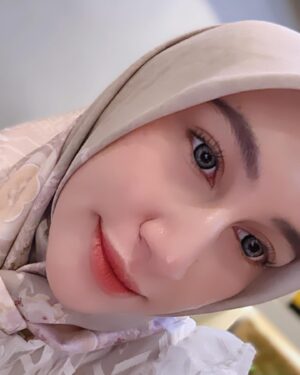 Chintya Cheye Instagram - Lash lift terlentik yg pernah aku coba🥰👀
Bulu mata asli jadi badhay lentik teruuss😍✅
Padahal difoto ini, lash liftnya udah 3minggu loh tapi masih badhay lentik bgt dari akarnya😍🫶🏻

Langsung aja booking tanggal & jam di @kaomibeautycenter.studio sblm kehabisan slot🔥
📍Food Court Air Mancur, Kaomi Beauty, jl. A yani no.20 kota Bogor
Lagi promo, Lash Lift   Tint cuma 85k,
Eyelash Ekstention   Nail Art cuma 150k😱