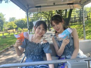 Chisaki Morito Instagram - この衣装ちょー可愛かった🌟

　

　
　
#おぜちぃ修学旅行 
#バスツアー 
#グリーン牧場 
#暑かった 
#ポニーテール 
#デニム 
#衣装 
#もっと着てたかった