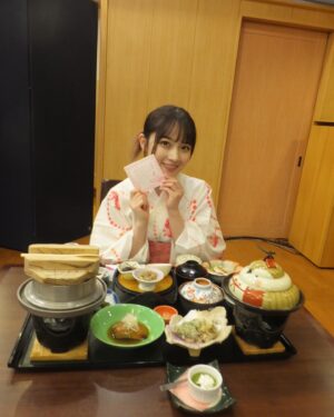 Chisaki Morito Instagram - おぜちぃバスツアー１日目終わりました！
　
　
は〜、、、ほんとにあっという間の１日でした、、、
記念撮影したり、お話ししたり、抽選会したり、花火したり、、、楽しかったー！

　
　
今日はよく寝て明日に備えましょうね✊
また明日〜
　

デジカメ持ってきたの大正解だった💯
めっちゃいい感じに撮れて満足満足。笑
　
　

　
#おぜちぃ修学旅行 
#おぜちぃバスツアー 
#磯部温泉 
#♨️ 
#デジカメ