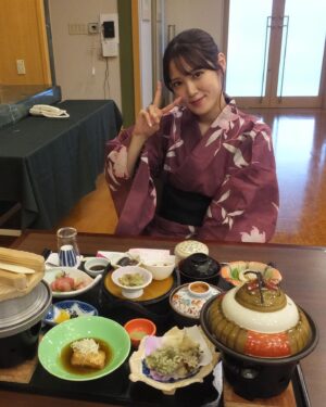 Chisaki Morito Instagram - おぜちぃバスツアー１日目終わりました！
　
　
は〜、、、ほんとにあっという間の１日でした、、、
記念撮影したり、お話ししたり、抽選会したり、花火したり、、、楽しかったー！

　
　
今日はよく寝て明日に備えましょうね✊
また明日〜
　

デジカメ持ってきたの大正解だった💯
めっちゃいい感じに撮れて満足満足。笑
　
　

　
#おぜちぃ修学旅行 
#おぜちぃバスツアー 
#磯部温泉 
#♨️ 
#デジカメ