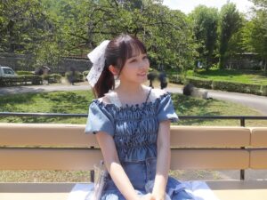 Chisaki Morito Instagram - この衣装ちょー可愛かった🌟

　

　
　
#おぜちぃ修学旅行 
#バスツアー 
#グリーン牧場 
#暑かった 
#ポニーテール 
#デニム 
#衣装 
#もっと着てたかった