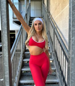 Actress Chloe Burrows HD Instagram Photos and Wallpapers August 2024
