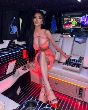 Chloe Khan Instagram - We outsideeee 🧡 @fashionNova 🧡
🔎 Miami Nights Skirt Set - Orange