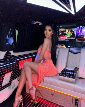 Chloe Khan Instagram - We outsideeee 🧡 @fashionNova 🧡
🔎 Miami Nights Skirt Set - Orange