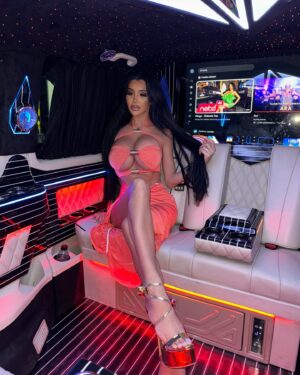 Chloe Khan Instagram - We outsideeee 🧡 @fashionNova 🧡
🔎 Miami Nights Skirt Set - Orange