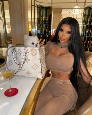 Chloe Khan Instagram - Cheeky cocktail at Harrods in @FashionNova obvs 

🔍 Easy Ride Washed Fringe Pant Set - Mocha - S1