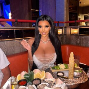 Chloe Khan Instagram - S E X Y  F I S H 🐠 💅