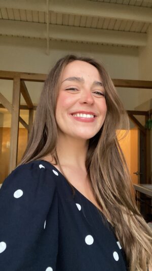 Chloée Deblois Instagram - Vas-y en vacances tout seule ma grand fille, ça va être el fun!!!!!! 💃