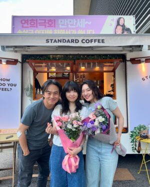 Choi Hee-seo Instagram - 벚꽃동산 3,4주차의 기록.

병훈: 완성시키려 애쓰지 않아도 돼. 무대 위에서 우리가 만난 시간들로 저절로 완성이 될거야. 하고 싶은 말이 참 많은데, 마지막엔 딱 한마디 남더라, 참 고맙소.
-
희서: 왜 해도 해도 떨리는거야, 원래 이런건가? 
상규: 저 위에 보석이 있다고 생각하니까. 무대 위에 있는게 보석이 아니라 조각케잌이라고 생각하면 떨리겠어? 보석을 찾고 싶으니까 떨리는 거지.