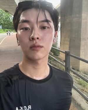 Choi Hyun-wook Instagram - 다들 나와랏