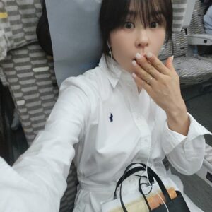 Choi Kang-hee Instagram - 알죠?ㅋㅋㅋ화장한날 혼자 기차나 비행기 타면 ㅎㅎㅎ
오랜만에 셀카삼매경(그래도 어플은 켜야했다만.엣헴 ~ㅎ)ㅎ)이쁘게하고 정읍에 간증가는길♡