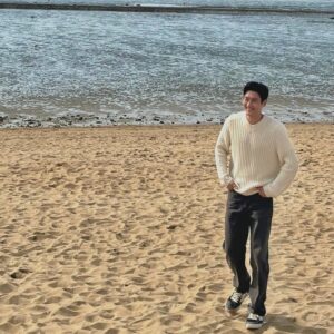 Choi Si-won Instagram - 덥다.
