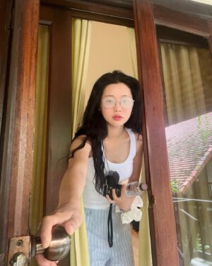 Choi So-yoon Instagram - 숙소 너무 좋았고~ 일어나서 세수도 안했고~ 안경쟁이는 여름에 자주 눈 앞이 뿌예지고~ 치앙마이 최고고~ 또 갈거고~