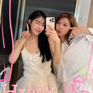 Choi Soo-young Instagram - 파니 & 소시 & 소원 #HappyBirthday💗
#서현오늘부터언니들한테반말하기로함^^ #순규야보고시퍼