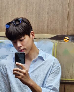 Choi Woo-sung Instagram - ☀️
선크림필수