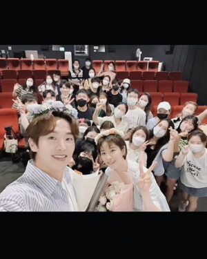 Choi Woong Instagram - .
🎬 #감동주의보 는 최고의 #선물 이었습니다 💖 #홍수아 같이 작품해서 #행복했습니다 인형같았던 마지막 무대인사 예뻤어요🥰생일축하드려요 😇

#김우석감독 #홍수아 #최웅
마지막 #무대인사 대작들 사이에서도 사소하지만 작은 행복들이 있었고 착하고 좋은 사람들과 함께한 작품 이었습니다 소중하고 감사했습니다💖 #철기 안녕 #보영 씨 안녕