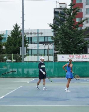 Choi Woong Instagram - .
🥈테니스🎾전국대회 준우승🥈
.
.
.
예선 6:2 / 2:6 조2위
본선 6:1 / 6:1 / 6:2 / 6:5 / 6:0 / 6:2 F 4:6
테초부터 랠리도 안되는 나랑 같이 공쳐주고.. 내 똥볼 받아주고 키워준
실력도 인성도 슈퍼그이상인 혜연이랑 처음 나간 혼복전국대회 준우승이라니.. 말잇못...🥶 흠잡을데없이 캐리해주는 파트너 덕분에 결승까지 갈수있엇어, 최고였어, 넘넘 고마워👍👍 @helena_tennis_
.
.
.
✨️2년반짜리 테린이랑 항상 같이 공쳐주고 조언해주는
우리 수요모임 코치들, 아레나💕 라뷰
고마워요. ❤️‍🔥 아침부터 주차장 랠리해주시고 연습시켜준
창명코치 @tennis_woo87 ,수아형님 @sooah.hong 감사하구,
해설하시면서 수고하신 울짱사부님도 @zzangsabu 감사드려요.
더운날에도 응원와주시고❣️
#디아도라 풀착해주신 영미누나 @youngmi_0909
베캄독 @becky_bk_0922 테디 @teddythor_tennis
우리 네이버팬카페 @1986sunwoongfancafe  @woong1228 회장님,누나 그리구 울 회사 식구들🫶 넘넘 감사해요👍
벙개로 연락드려도 흔쾌히 받아주시는 누나,형님들, 항상 배려해주셔서 감사드립니다, 잊지않겟습니다 🙏
.
.
.
마지막으로 결승전을 위해 스케쥴 배려해주신
우리 스캔들팀 감사합니다💖
오늘도 #스캔들 #본방사수 ❤️❤️❤️....더보기