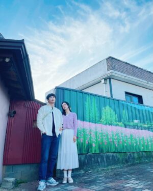 Choi Woong Instagram - .
#영화#감동의나날
🎬 #김우석감독#홍수아#최웅
감독님, 우리 보영씨 잘 지내세요? 철기가 많이 보고 싶어해요. 추운데 감기조심하시고 조만간 뵈어요😍
