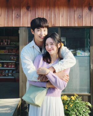 Choi Woong Instagram - .
#영화#감동의나날
🎬 #김우석감독#홍수아#최웅
감독님, 우리 보영씨 잘 지내세요? 철기가 많이 보고 싶어해요. 추운데 감기조심하시고 조만간 뵈어요😍