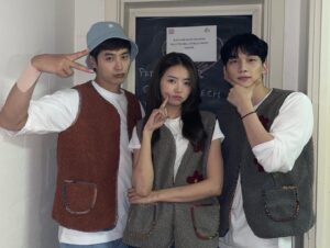 Choi Woong Instagram - .
“Hello, the hell othello.”
.
a successful performance It's all thanks to the fans that we were able to finish it successfully. Nayoung and Hyuk,😍 thank you so much for being with me.  Great job. Thank you💕
Adelaide Fringe Festival.
.
.
.
#오델로 #fringe #festival #australia #adelaide