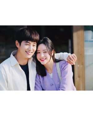 Choi Woong Instagram - .
#영화#감동의나날
🎬 #김우석감독#홍수아#최웅
감독님, 우리 보영씨 잘 지내세요? 철기가 많이 보고 싶어해요. 추운데 감기조심하시고 조만간 뵈어요😍