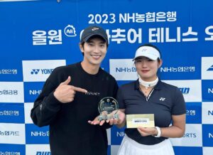 Choi Woong Instagram - .
🥈준우승🏅🏅🏅
하루종일 테니스치구 넘 잼썼다
내동생 울 사랑이 고생햇댜 나파🎾
첫 술에 배불럿다🤣🤣
첫 대회 입상이라니.. 역시 따랑이빠월💥
버스 태워주셔서 고맙습니다💕
.
.
.
🎾wilson ultra v4 brito
🎾wilson rush pro4.0
#wilsontennis #wilson #wilsonultra #wilsonshoes
#테니스 #테니스치는남자 #테니스치는연예인 #배우 #최웅