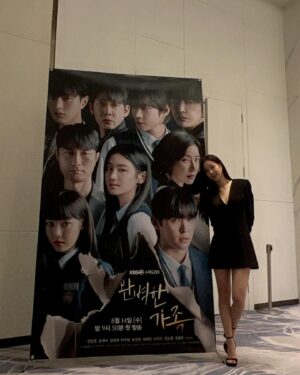 Choi Ye-bin Instagram - <완벽한 가족> 본!방!사!수!

매주 수,목 밤 9시50분