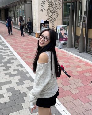 Choi Ye-bin Instagram - 🤓🗼