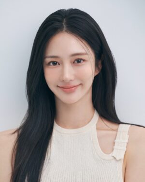 Choi Yeon-cheong Instagram - 2024 #profile 📷
#배우프로필