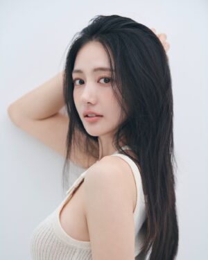 Choi Yeon-cheong Instagram - 2024 #profile 📷
#배우프로필