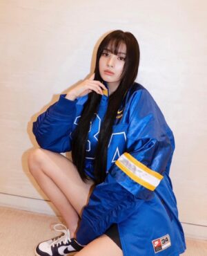 Choi Yun-jin Instagram - 🦋✨