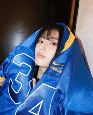 Choi Yun-jin Instagram - 🦋✨